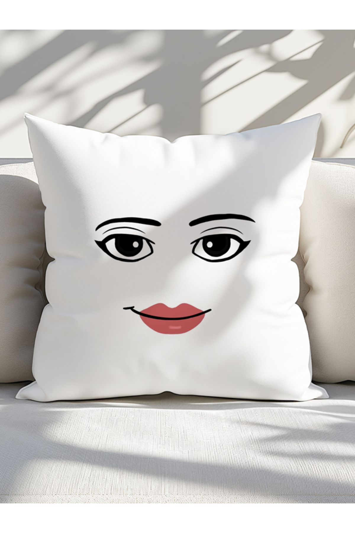 Roblox Woman Face Yastık - Görsel 2